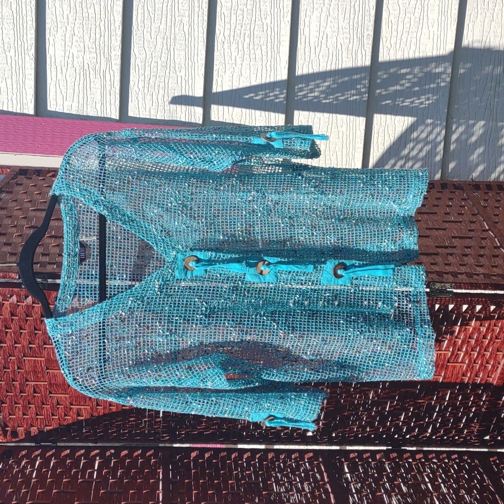 Very cute summer crotchet cover in turquoise. Size m. Made by kaktus. Never worn